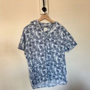 ROWM • Casual Blue and White Paisley Button Down Hawaiian Beach Shirt